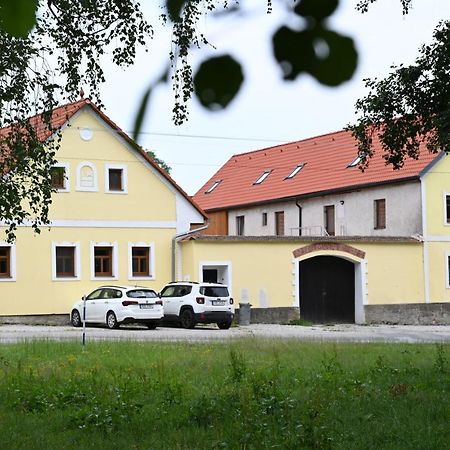 Penzion Mezi Radky Jindřichŭv Hradec Zewnętrze zdjęcie