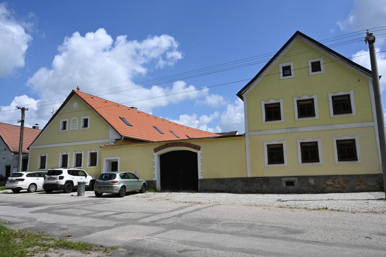 Penzion Mezi Radky Jindřichŭv Hradec Zewnętrze zdjęcie