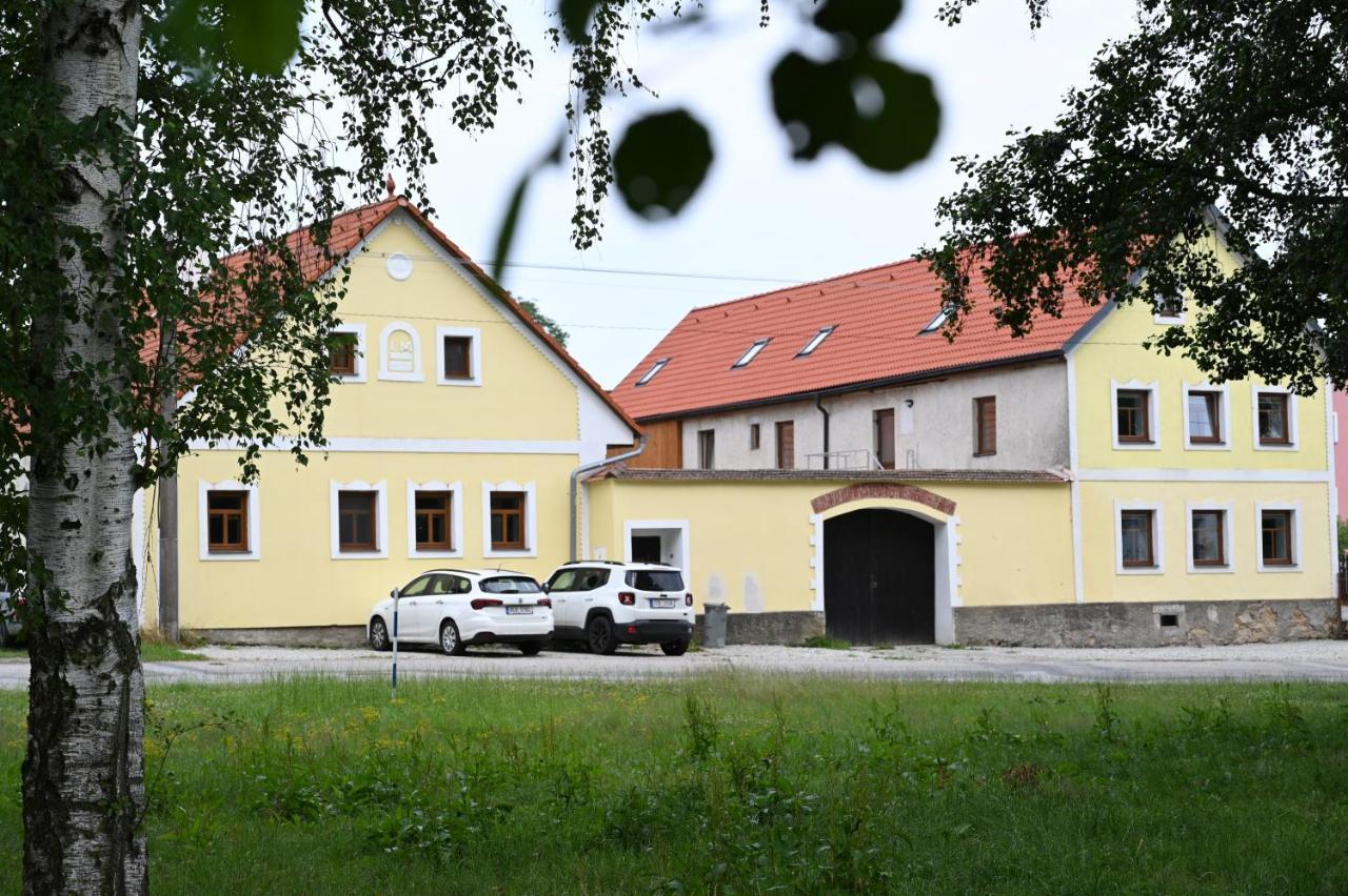 Penzion Mezi Radky Jindřichŭv Hradec Zewnętrze zdjęcie